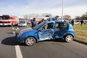 Auto en que se movilizaban los vecinos de Castilla. Foto gentileza: sincopenoticias.com.ar