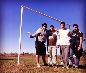 La Juventud GEN en el campo de juego terminado.