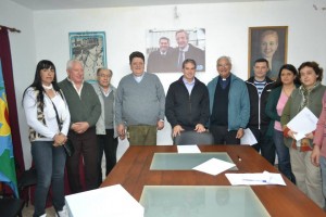 Entrega de subsidios y banderas de ceremonia a instituciones de Chacabuco.