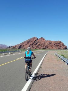 Otra imagen de Nancy Rodríguez, sobre Ruta 40.