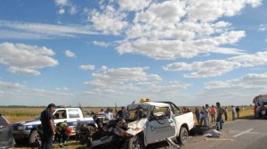 Estado en que quedó la camioneta que chocó con un camión.