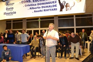 Mauricio Barrientos dirigiendo la palabra.