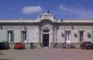 Frente del Hospital de Carmen de Areco.