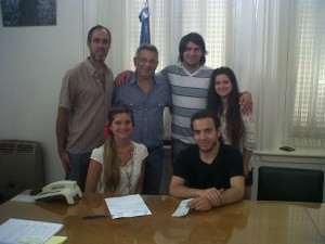 Barrientos entregó subsidio al Centro de Estudiantes de Chacabuco en Buenos Aires. 